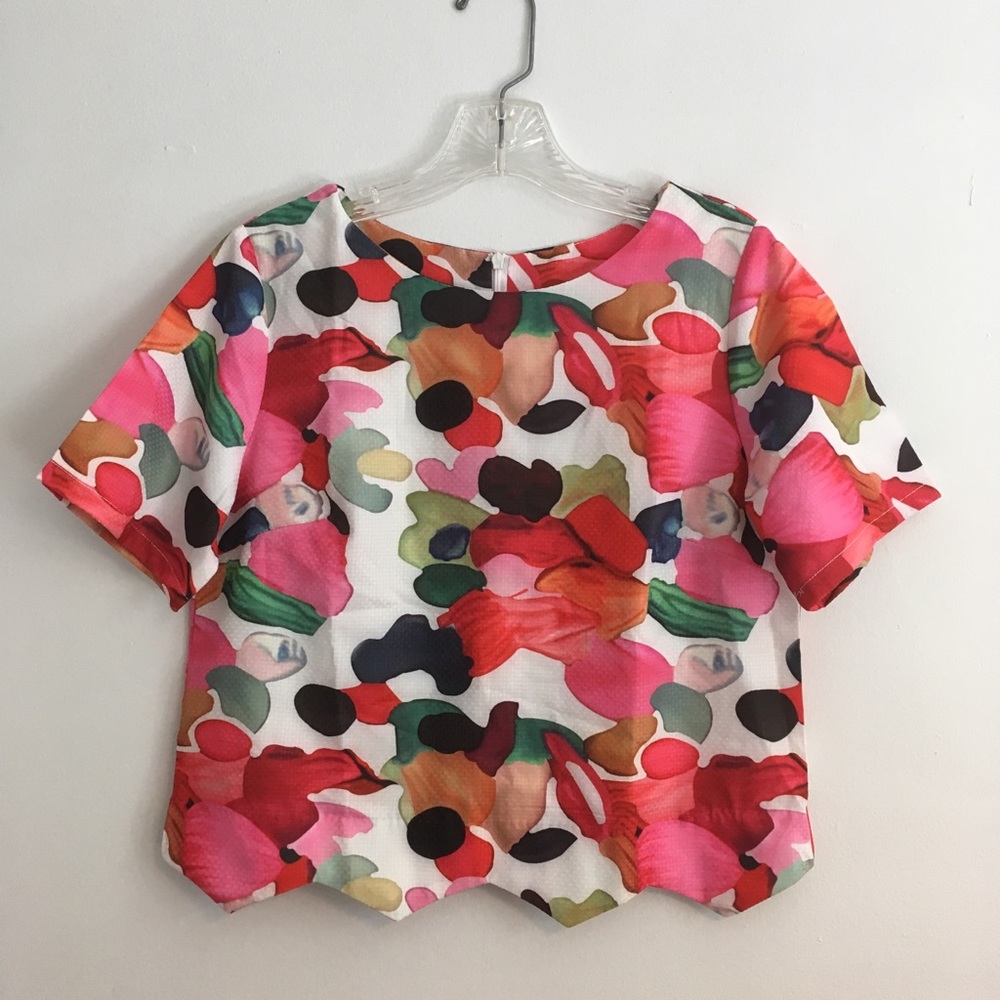 **SOLD ELSEWHERE: Crop-top with zig-zag hemline